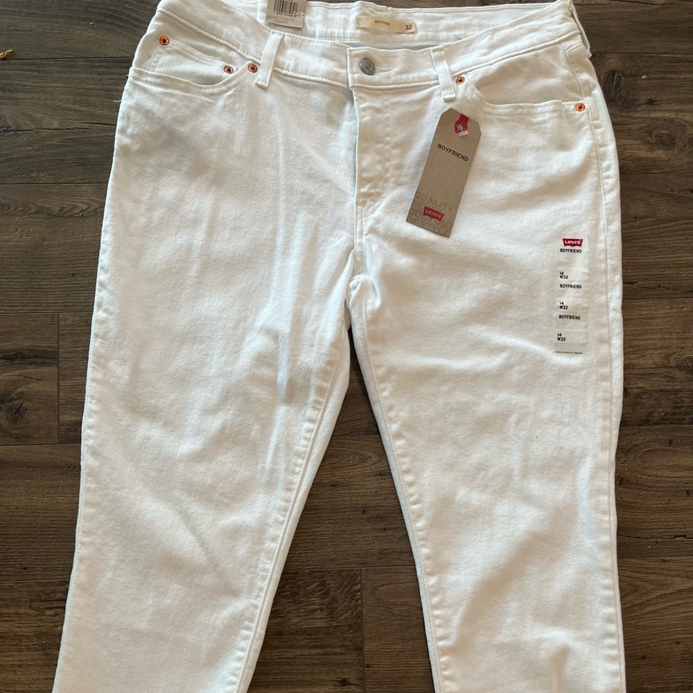 Levi's White Boyfriend Jeans Relaxed Fit